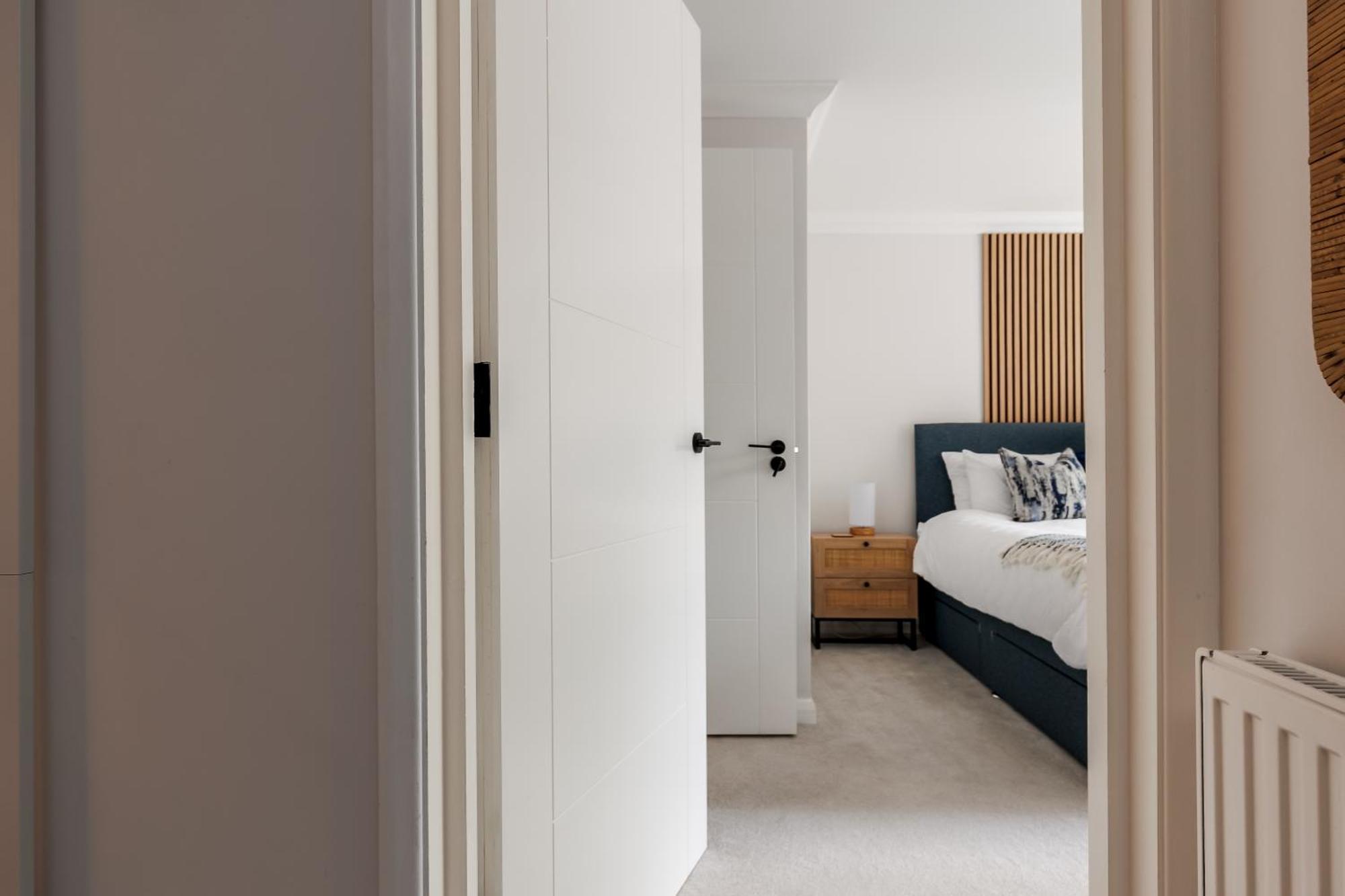 Modern, Comfy Town Centre Gem, Near Beach, Parking Appartement *