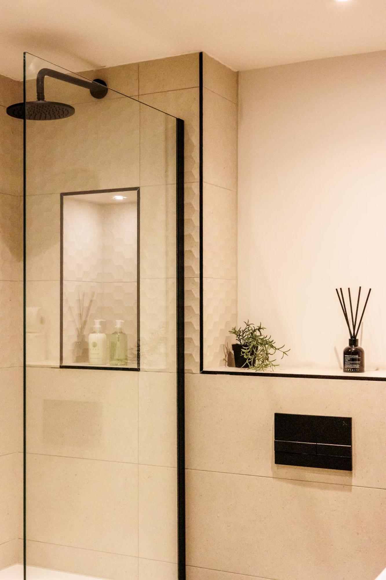 Modern, Comfy Town Centre Gem, Near Beach, Parking Appartement