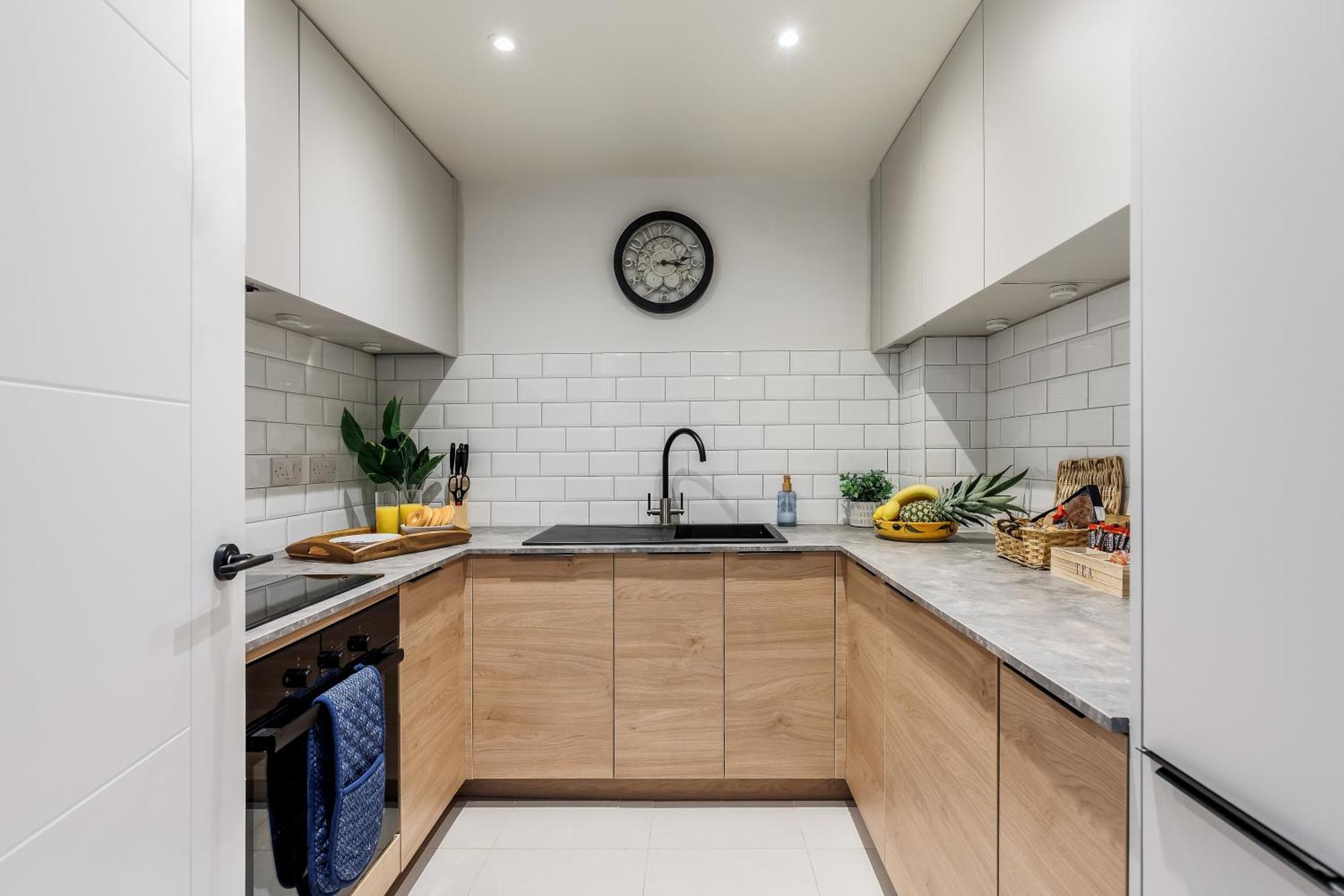 Modern, Comfy Town Centre Gem, Near Beach, Parking Appartement