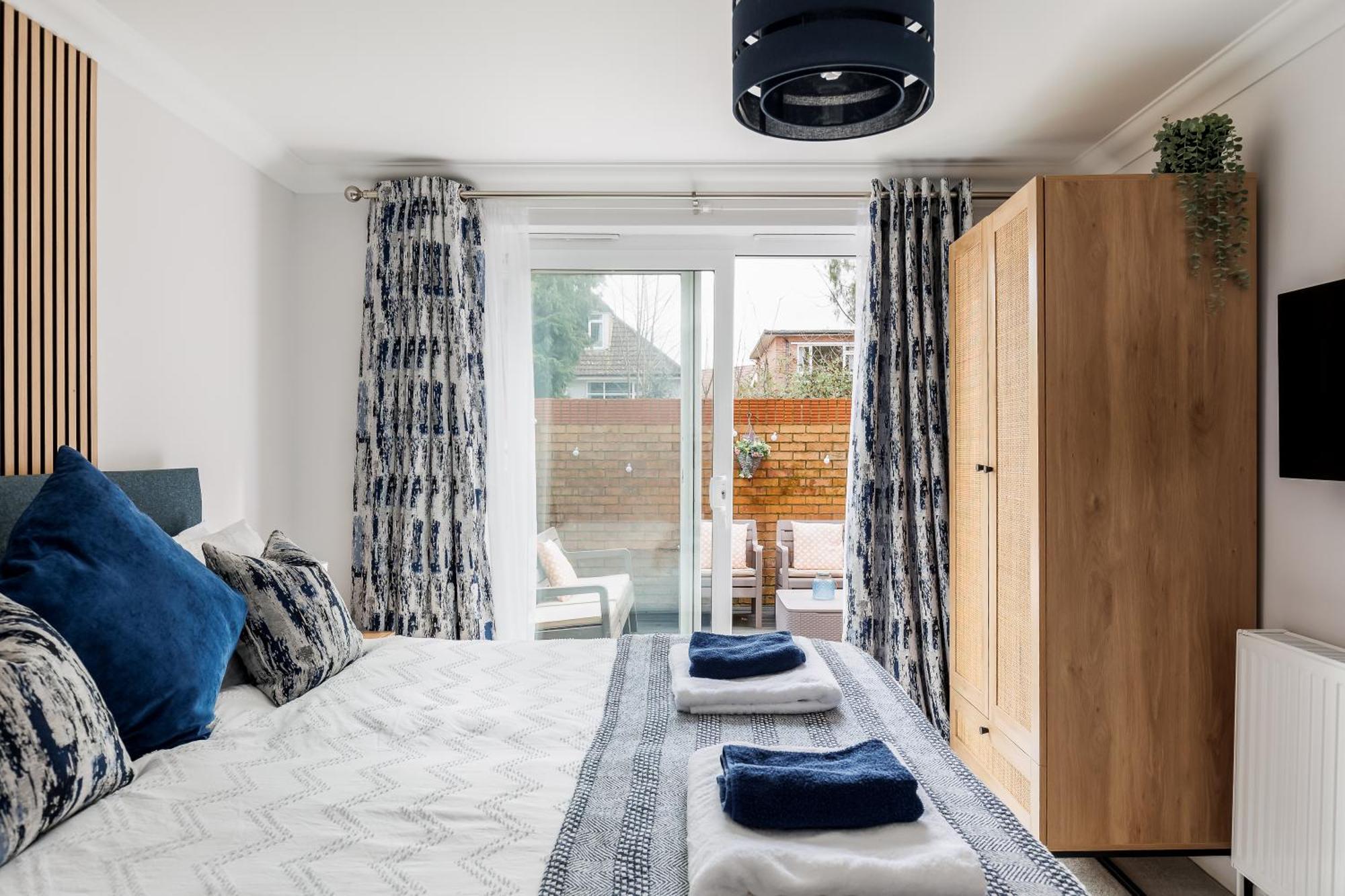 Modern, Comfy Town Centre Gem, Near Beach, Parking Apartment Bournemouth